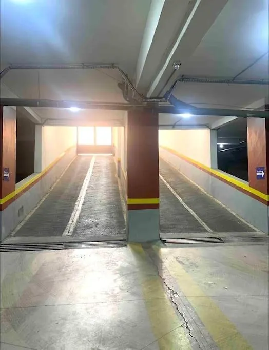 Bel Appart, Tres Bien Situe, Avec Piscine, Wifi, Clim, Parking Marakeş